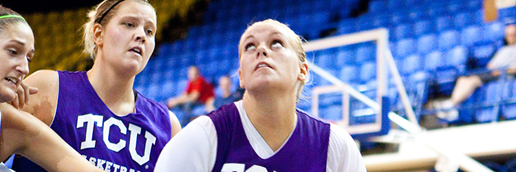 Icelander playing hoops for Texas in Vancouver