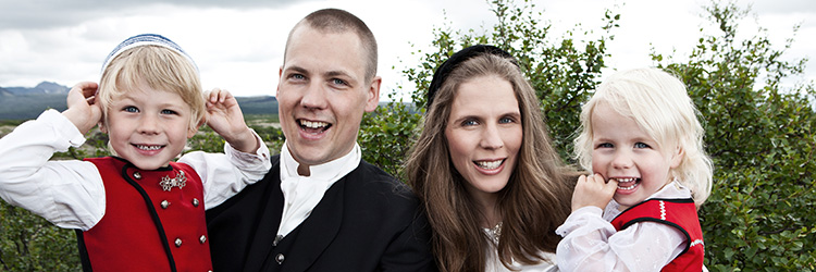 Family photo session at Thingvellir